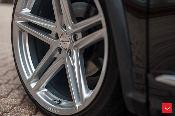 Фото дисков Vossen VFS-5 Серебро на Volkswagen Tiguan I