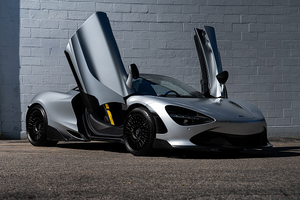Фото дисков Brixton Forged TR20 Черный сатин на McLaren 720S