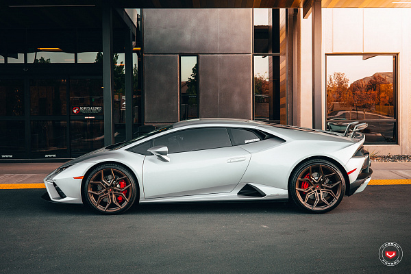 Фото дисков Vossen EVO-3R Сатиновая бронза на Lamborghini Huracan