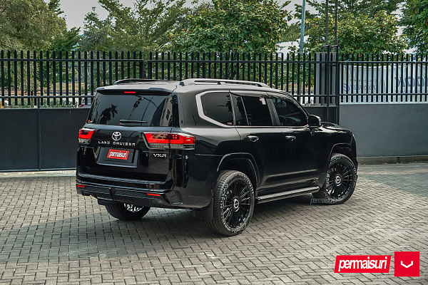Фото дисков Vossen HF-8 Черный глянец на Toyota Land Cruiser 300