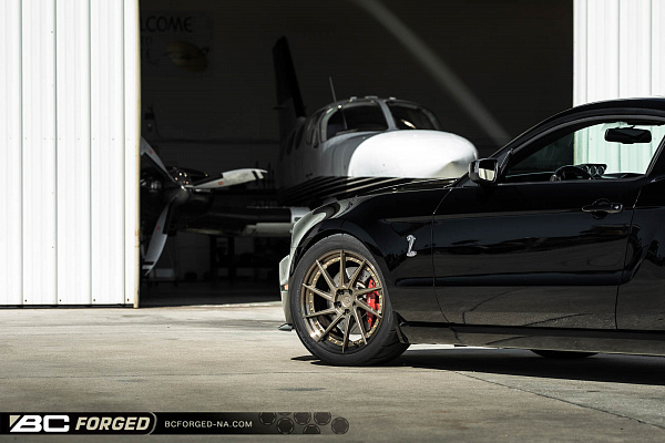 Фото дисков BC Forged HCA210 Сатиновая бронза на Ford Mustang V