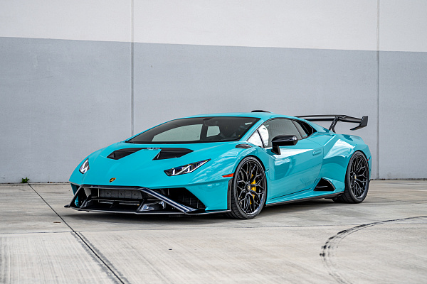 Фото дисков Brixton Forged CM6-R Черный глянец на Lamborghini Huracan