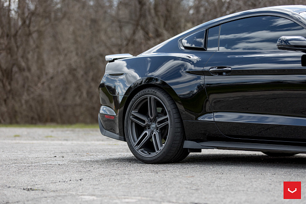 Фото дисков Vossen HF-1 Сатиновый графит на Ford Mustang VI