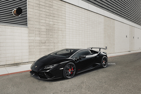 Фото дисков Strasse Wheels SM5R Deep Concave Monoblock Черный глянец на Lamborghini Huracan