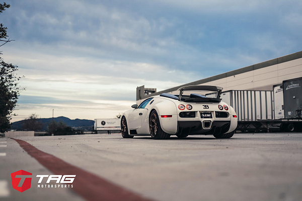 Фото дисков HRE P111SC Глянцевая бронза на Bugatti Veyron
