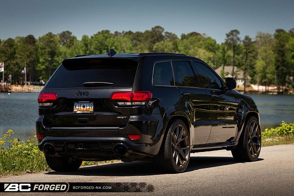 Фото дисков BC Forged RZ21 Глянцевая бронза на Jeep Grand Cherokee IV