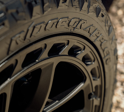 Фото дисков Vossen UV-X на Land Rover Defender II