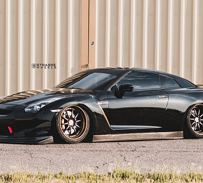 Фото дисков Strasse Wheels R10 Performance на Nissan GT-R
