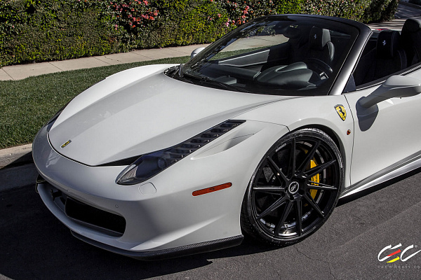 Фото дисков CEC C26 Черный глянец на Ferrari 458