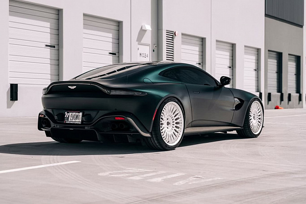 Фото дисков Brixton Forged TR20 Белый глянец на Aston Martin Vantage 4