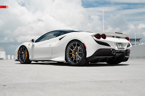 Фото дисков Anrky AN12 Глянцевый темный лак на Ferrari F8