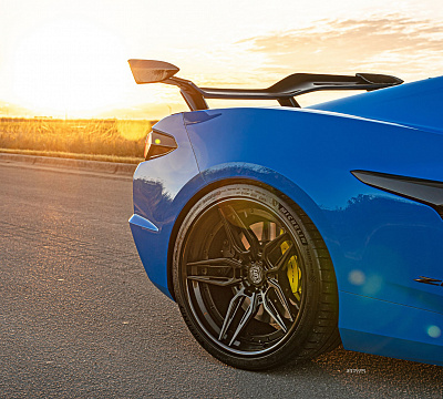 Фото дисков Strasse Wheels SV4-RS Deep Concave FS на Chevrolet Corvette C8
