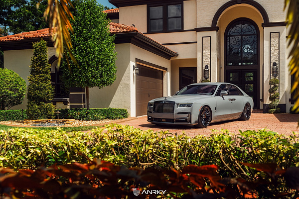 Фото дисков Anrky RF-282 Черный глянец на Rolls-Royce Ghost I