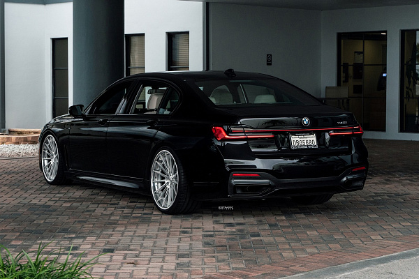 Фото дисков Strasse Wheels SV15 Deep Concave FS Глянцевый лак на BMW 7 (G11/G12)