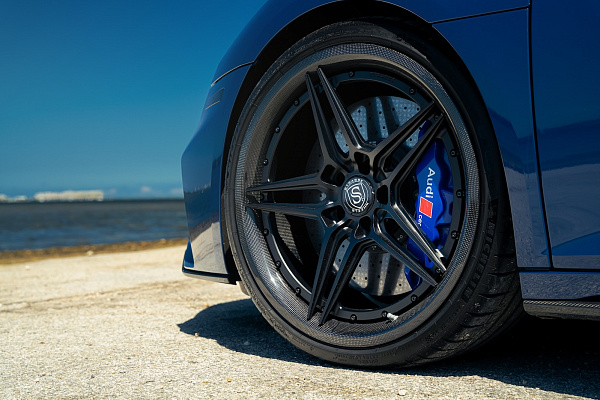 Фото дисков Strasse Wheels SV2 Deep Concave FS Черный сатин на Audi R8 (4S)