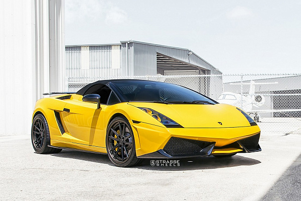 Фото дисков Strasse Wheels SV1 Deep Concave FS Черный глянец на Lamborghini Gallardo