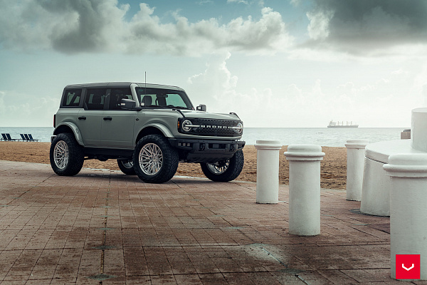 Фото дисков Vossen HF6-5 Серебро на Ford Bronco