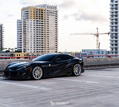 Фото дисков Anrky AN38 на Ferrari 812