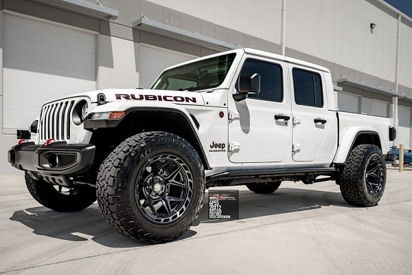 Фото дисков 4PLAY 4P55 Черный глянец на Jeep Gladiator II (JT)