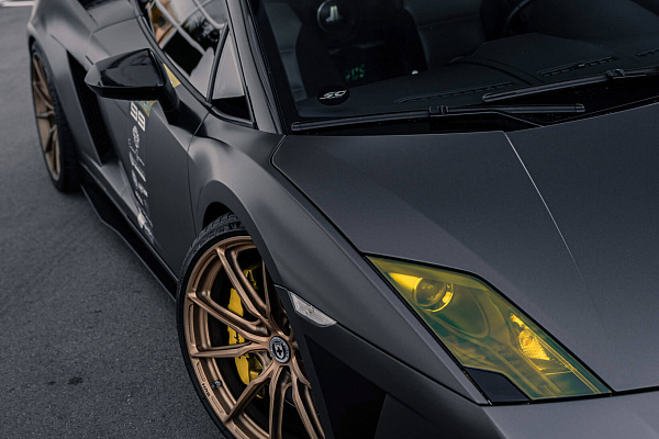 Фото дисков HRE P104SC Сатиновое темное золото на Lamborghini Gallardo
