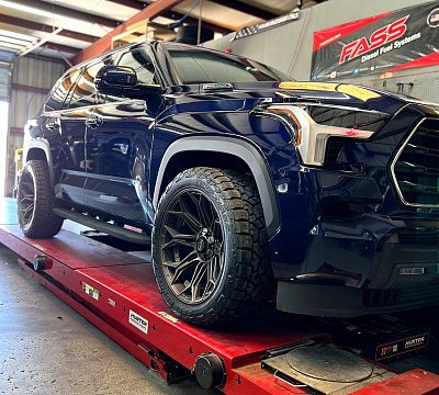 Фото дисков 4PLAY 4P83 на Toyota Sequoia III