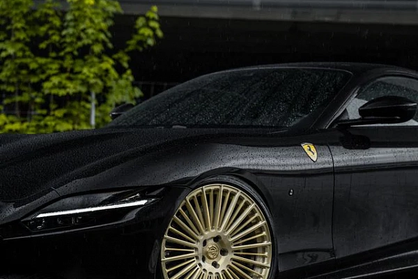 Фото дисков ST Wheels ST3 Глянцевая шампань на Ferrari Roma