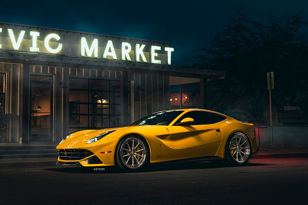 Фото дисков Strasse Wheels SV10 Deep Concave FS Глянцевый лак на Ferrari 812