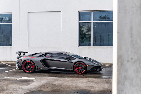 Фото дисков Strasse Wheels SV10-RS Performance Другой цвет на Lamborghini Aventador