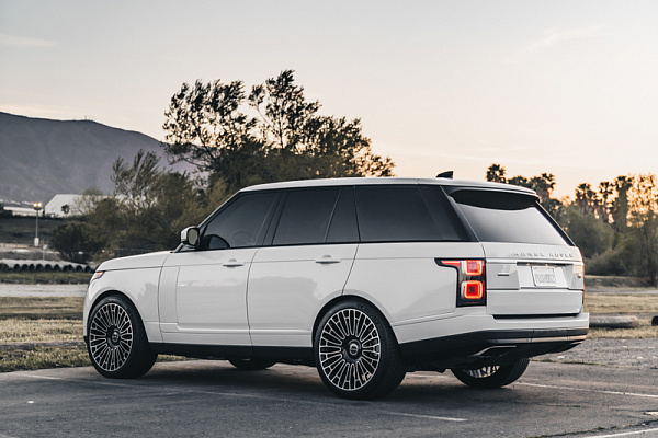 Фото дисков Brixton Forged LX01 Алмазная проточка на Range Rover IV