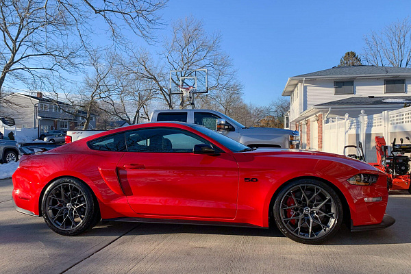 Фото дисков HRE FF10 Глянцевый графит на Ford Mustang VI