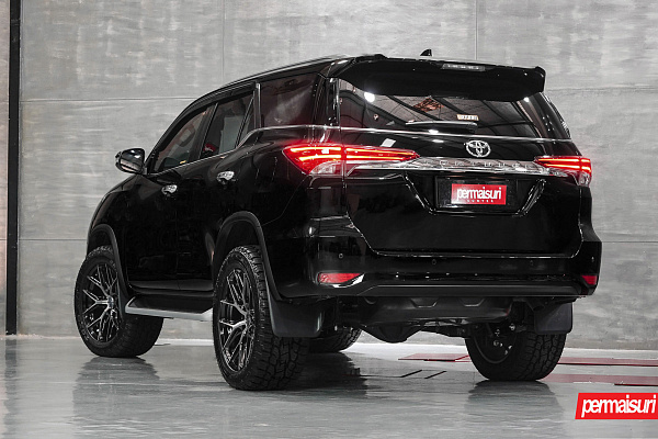 Фото дисков Vossen HF6-4 Алмазная проточка на Toyota Fortuner II