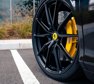Фото дисков HRE P104SC на Ferrari 458