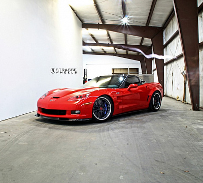 Фото дисков Strasse Wheels R10 Signature на Chevrolet Corvette C6