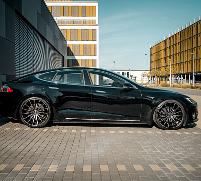 Фото дисков Vossen VFS-2 на Tesla Model S