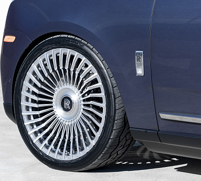 Фото дисков Vossen UV-5 на Rolls-Royce Cullinan