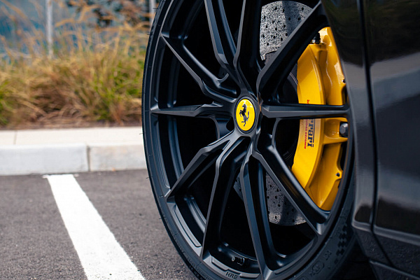Фото дисков HRE P104SC Черный сатин на Ferrari 458