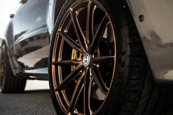Фото дисков HRE P104SC Сатиновая темная бронза на Jeep Grand Cherokee IV