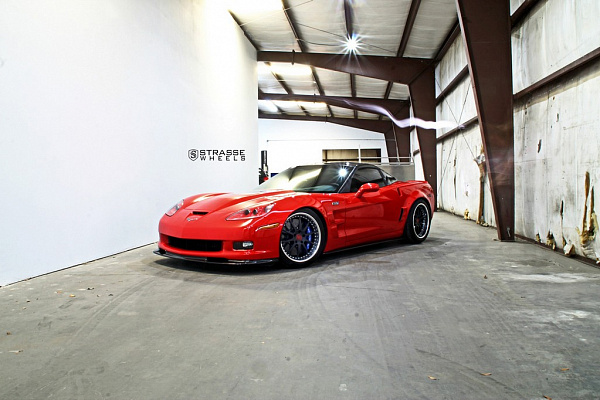 Фото дисков Strasse Wheels R10 Signature Черный сатин на Chevrolet Corvette C6