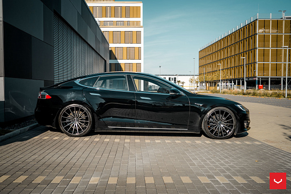 Фото дисков Vossen VFS-2 Глянцевый темный лак на Tesla Model S