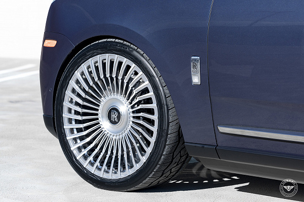 Фото дисков Vossen UV-5 Глянцевый лак на Rolls-Royce Cullinan