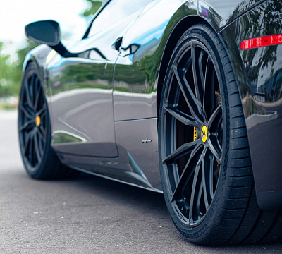 Фото дисков HRE P104SC на Ferrari 458