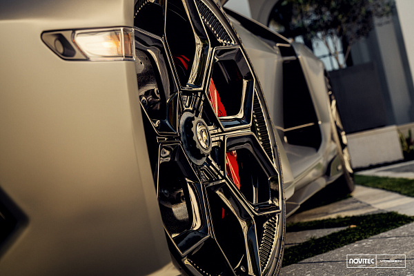 Lamborghini Revuelto