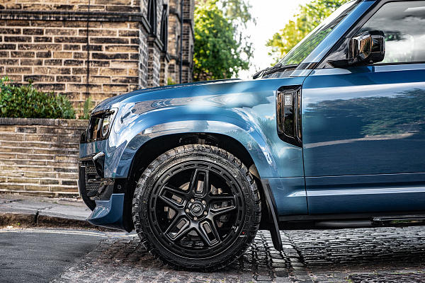 Фото дисков Kahn G06 Черный сатин на Land Rover Defender II