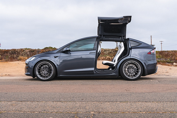 Фото дисков Anrky AN39 Глянцевый графит на Tesla Model X