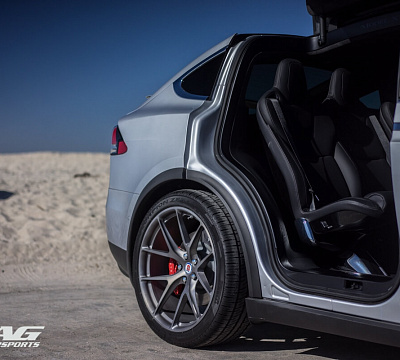 Фото дисков HRE P101 на Tesla Model X