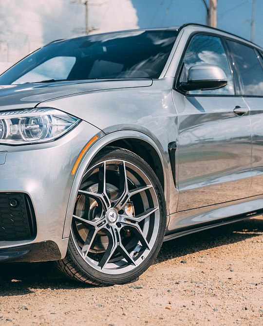 Фото дисков MONARCH Глянцевый графит на BMW X5/X5 M (F15/F85)