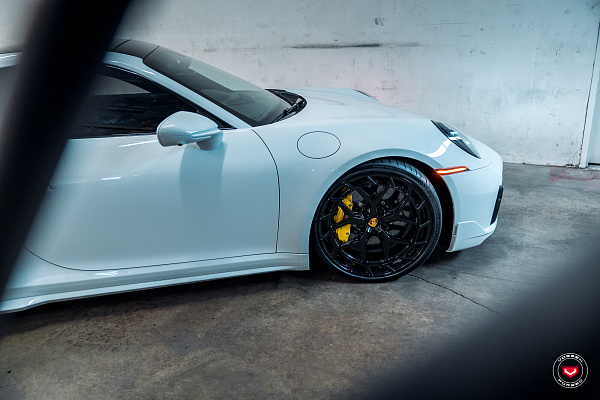 Фото дисков Vossen LC3-01T Черный глянец на Porsche 911 VIII