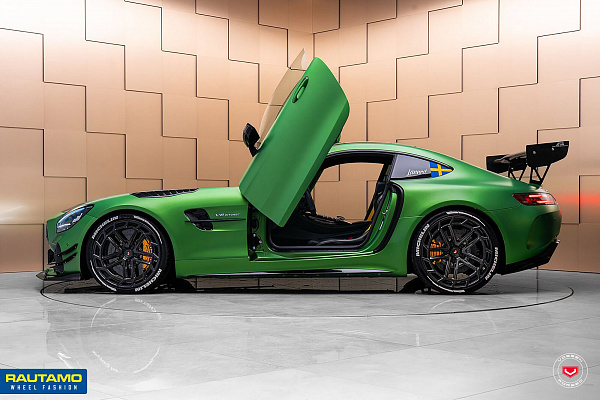 Фото дисков Vossen LC3-03T Черный сатин на Mercedes-Benz AMG GT I