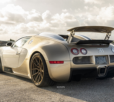 Фото дисков Strasse Wheels SV5 Deep Concave Duoblock на Bugatti Veyron