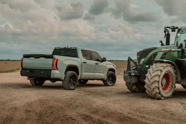 Фото дисков 4PLAY 4P83 Черный глянец на Toyota Tundra III